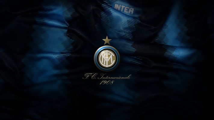 在极光下滑冰，这算不算人生的“高光”时刻？（极光之下滑冰，是否人生最闪耀的瞬间？）