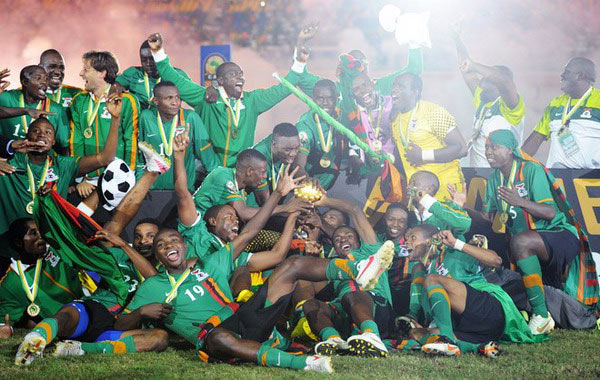 记者：蒯纪闻左臂疑似骨裂，刘浩帆膝盖内侧副韧带出现伤病（据报道，两名球员受伤：一人疑似左臂骨裂，另一人膝内侧副韧带受损）