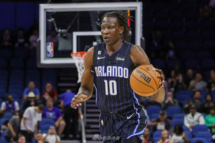 队报：卡马文加未随法国进行完整训练，而是进行了慢跑恢复（队报：卡马文加缺席法国队合练，仅进行慢跑恢复）