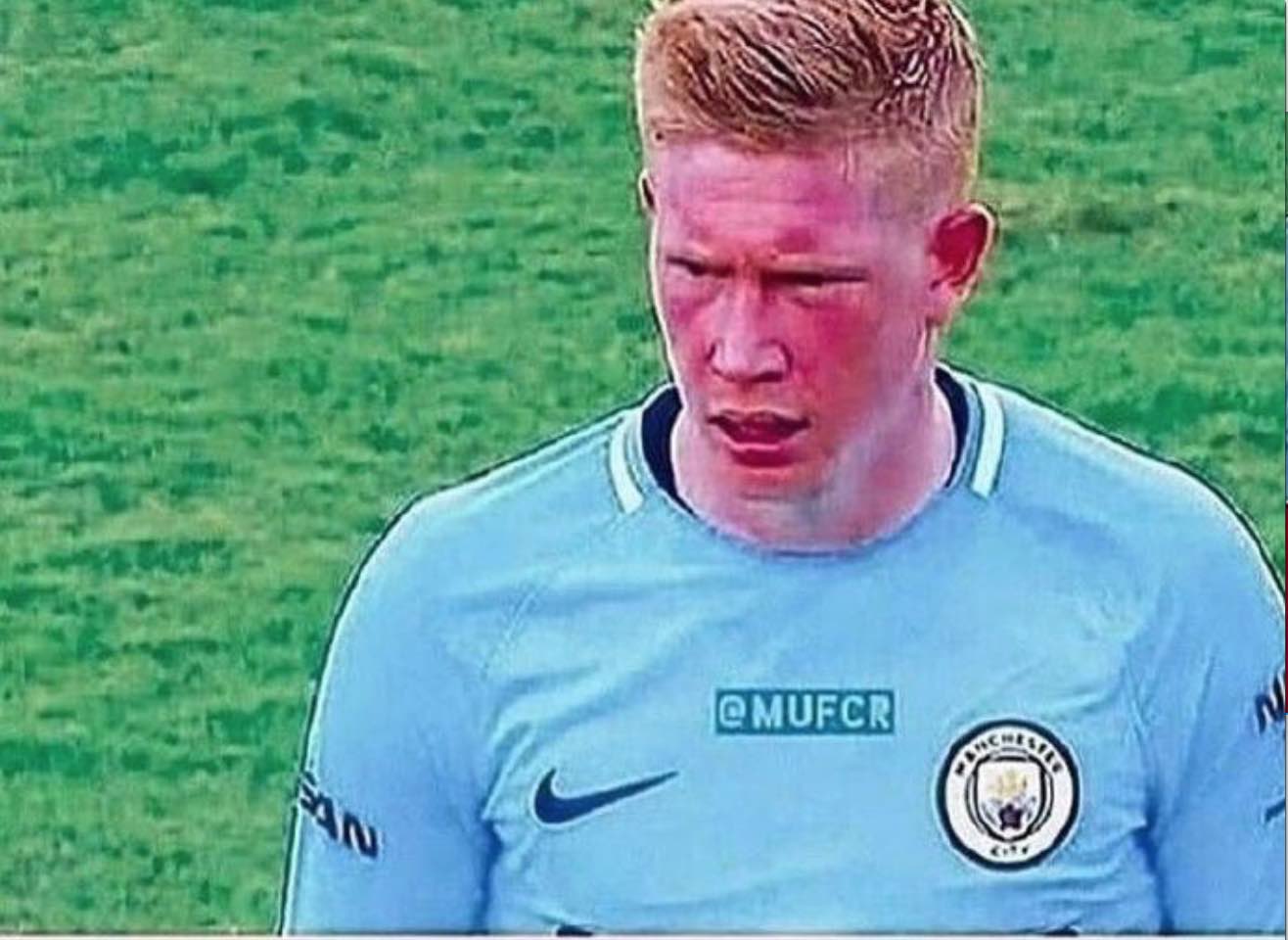 英超冷门多豪门问题多，曼联1比1西汉姆，B费错失良机被质疑（英超爆冷频现豪强陷困境，曼联1-1西汉姆，B费挥霍良机遭质疑）