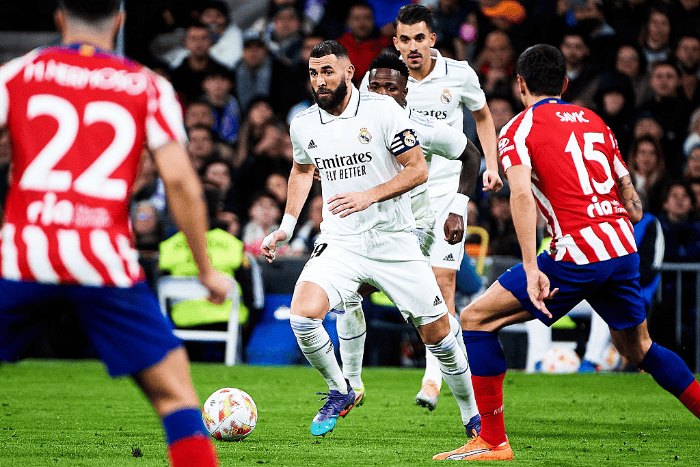 足球这项运动陪伴了我整个初高中，今天我十八岁了，...（从初中到高中，足球一路相随，十八岁的今天...）