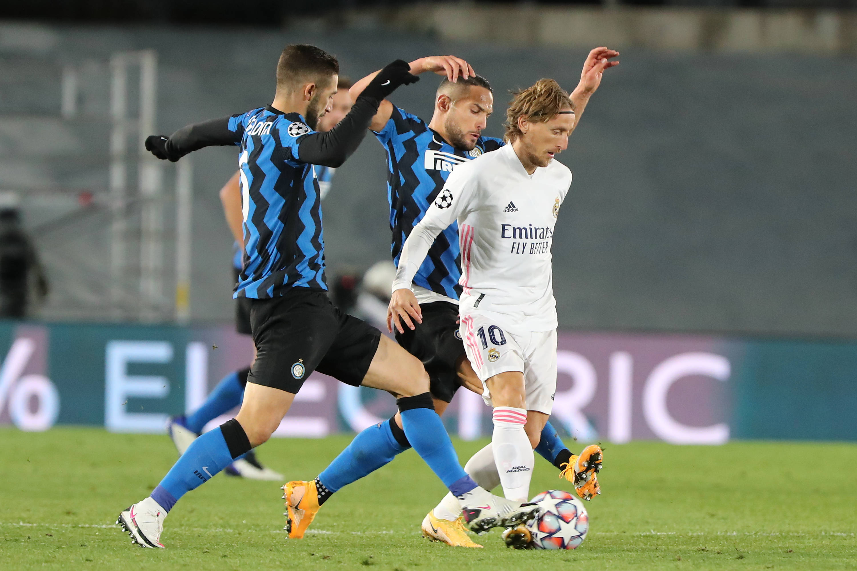 绿帽哥：利物浦高层与斯洛特今日开会，萨拉赫无缘下周欧冠名单（利物浦高层今日会晤斯洛特，萨拉赫无缘下周欧冠大名单）