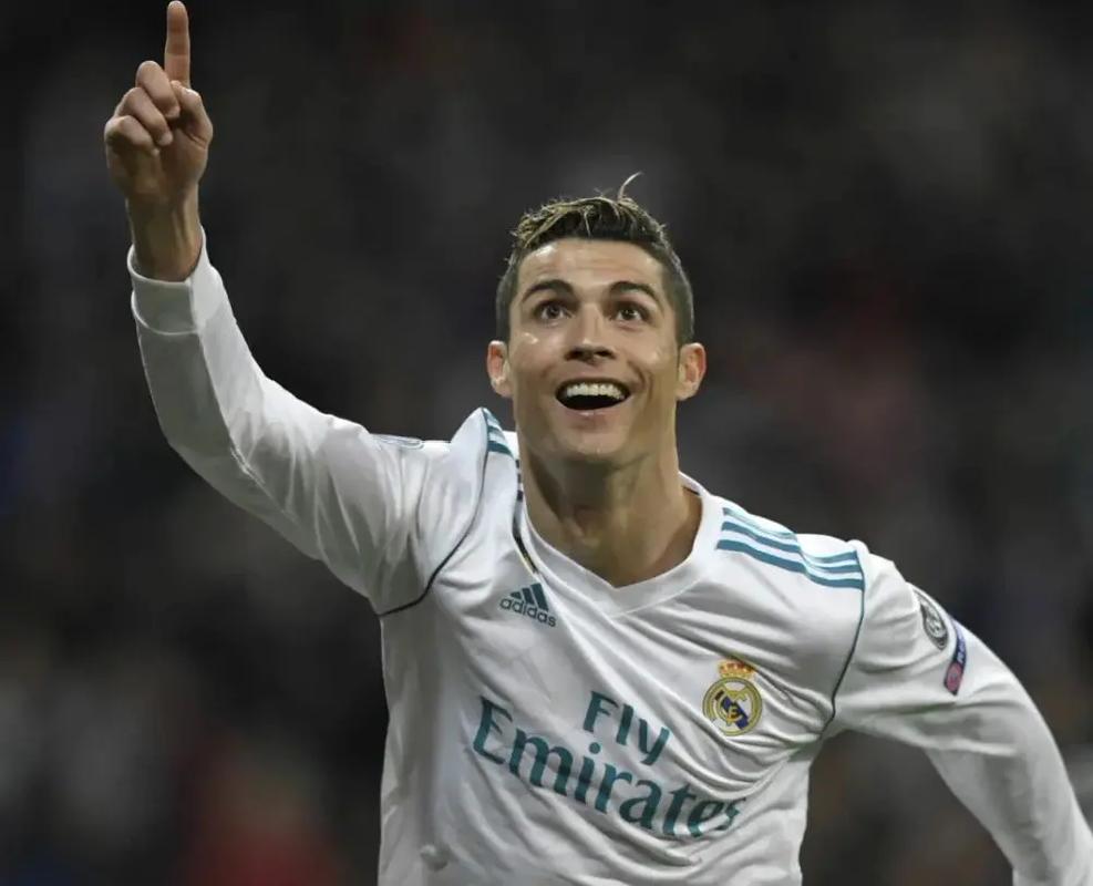 英媒：梅努很想去那不勒斯，而曼联只接受租借离队（英媒：梅努意欲加盟那不勒斯，曼联坚持只租不卖）