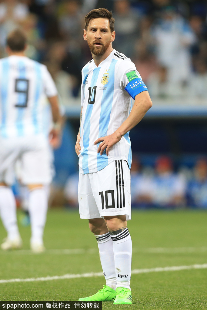 普利希奇：魔笛确实送了手机；看年轻队友表演会让我尬穿地心（普利希奇：魔笛确实送了手机；看年轻队友表演我尴尬到想钻地缝）