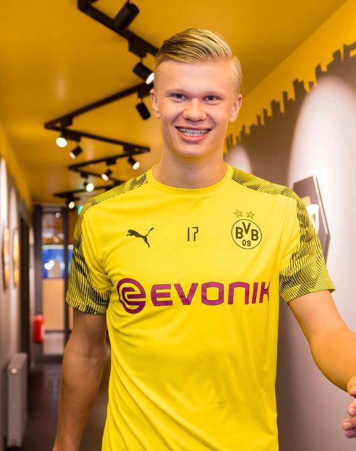 罗马诺：尤文、巴萨等俱乐部在关注伯恩茅斯后卫塞内西（罗马诺：尤文、巴萨等队正考察伯恩茅斯后卫塞内西）