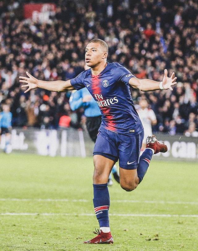 澳媒：澳威超洛克达尔球员埃尔卡亚姆在邦迪海滩枪击案中遇难（据澳媒报道，邦迪海滩枪击案致澳威超洛克达尔球员埃尔卡亚姆身亡）