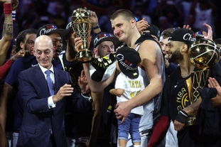 为庆祝美加墨世界杯，与刺客足球鞋融合设计的科8将进行复刻（为庆祝美加墨世界杯，融合刺客足球鞋元素的科8将迎来复刻）