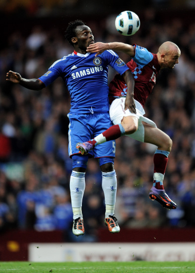 记者：斯卡洛尼将带着大力神杯参加世界杯抽签仪式（据记者报道，斯卡洛尼将携大力神杯出席世界杯抽签仪式）