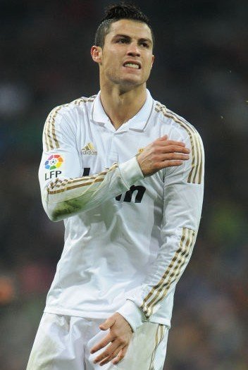 1-3爆冷输球！切尔西两连不胜陷低谷，战术漏洞暴露争冠还远？（1-3冷负！切尔西两轮不胜陷低迷，战术短板暴露，争冠前景堪忧？）