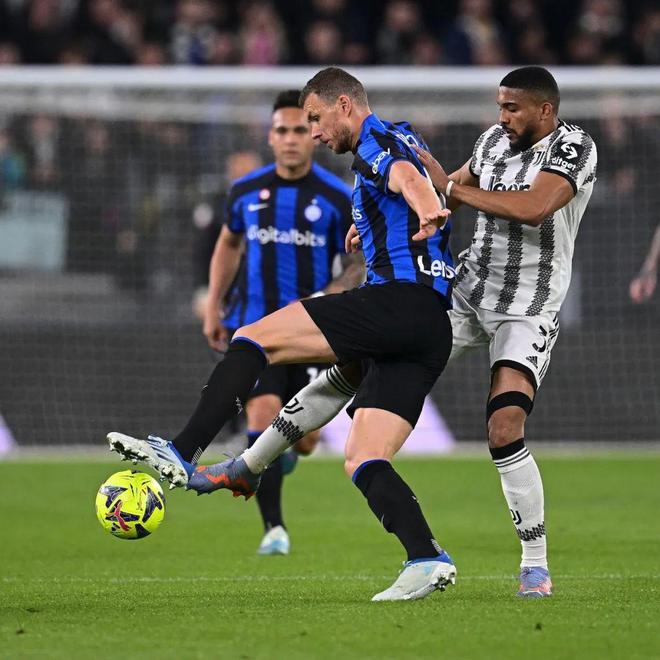 小蜘蛛：我是个好胜的人；巴黎和巴萨的兴趣？赛季结束再说吧（小蜘蛛：我天生好胜；关于巴黎与巴萨的传闻，赛季结束后再谈）